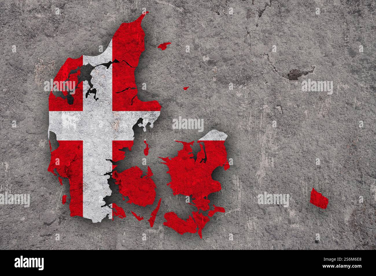 Mappa e bandiera della Danimarca su cemento intemperie Foto Stock