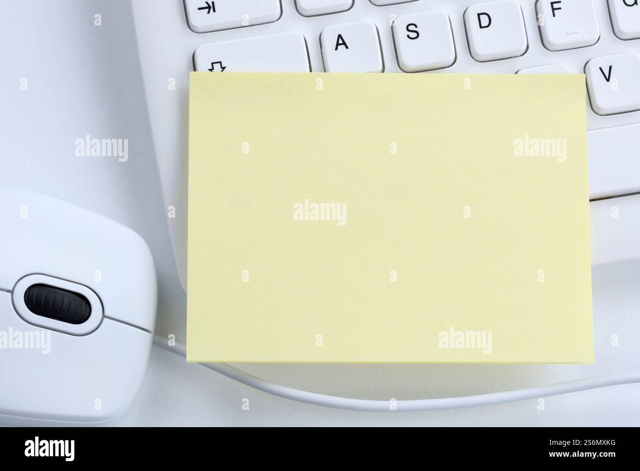 nota vuota nota nota testo spazio libero messaggio copyspace concetto aziendale tastiera del computer per ufficio Foto Stock