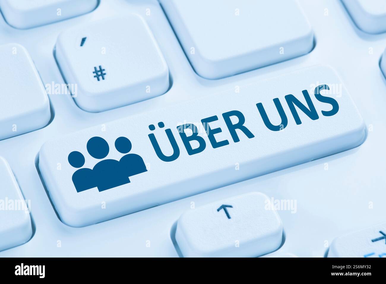Chi siamo informazioni Introduzione azienda Internet Symbol tastiera blu per computer Foto Stock
