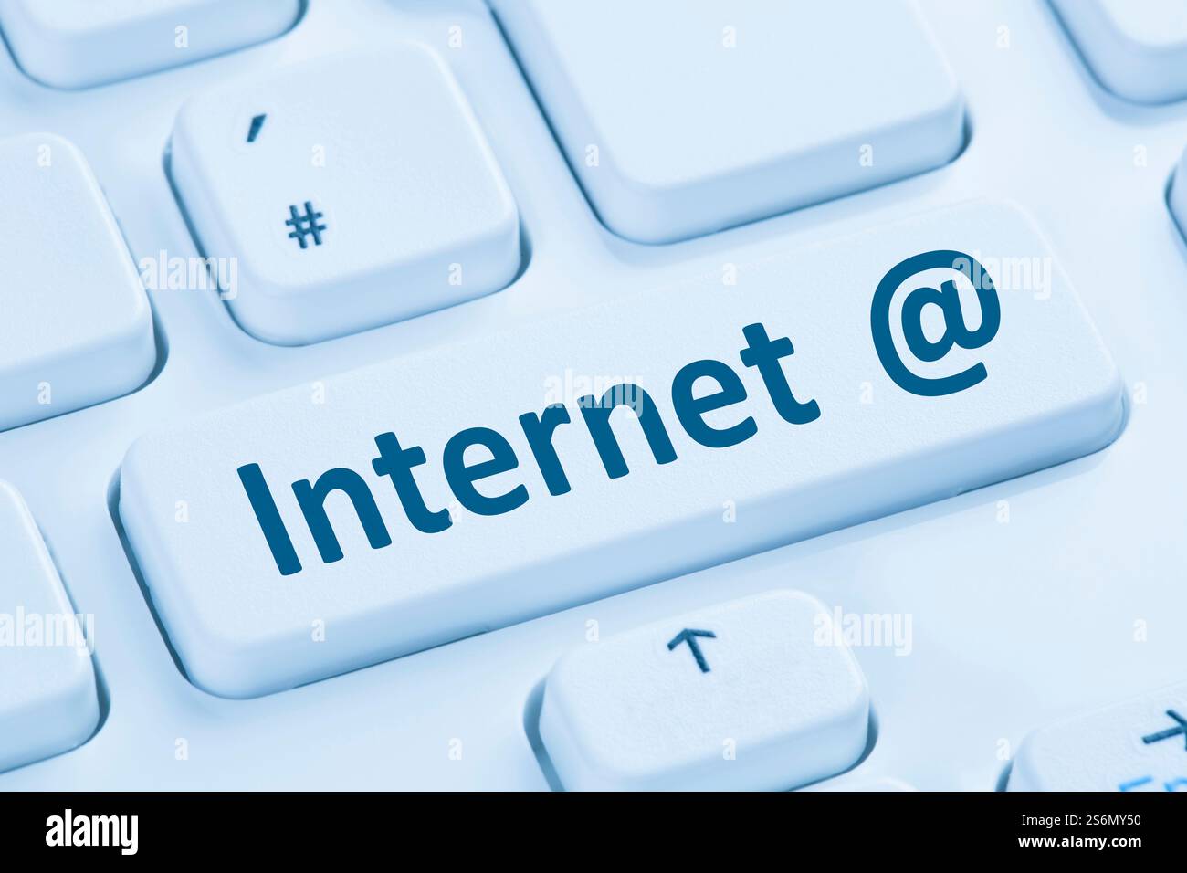 Pulsante Internet icona online tastiera blu del computer Foto Stock