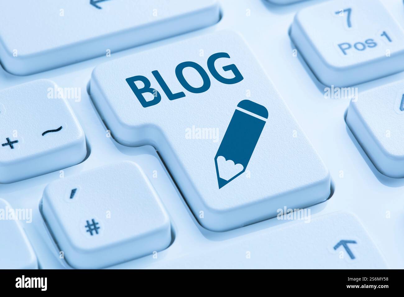 Scrivi un blog online sul computer Internet Symbol Keyboard Blue Foto Stock