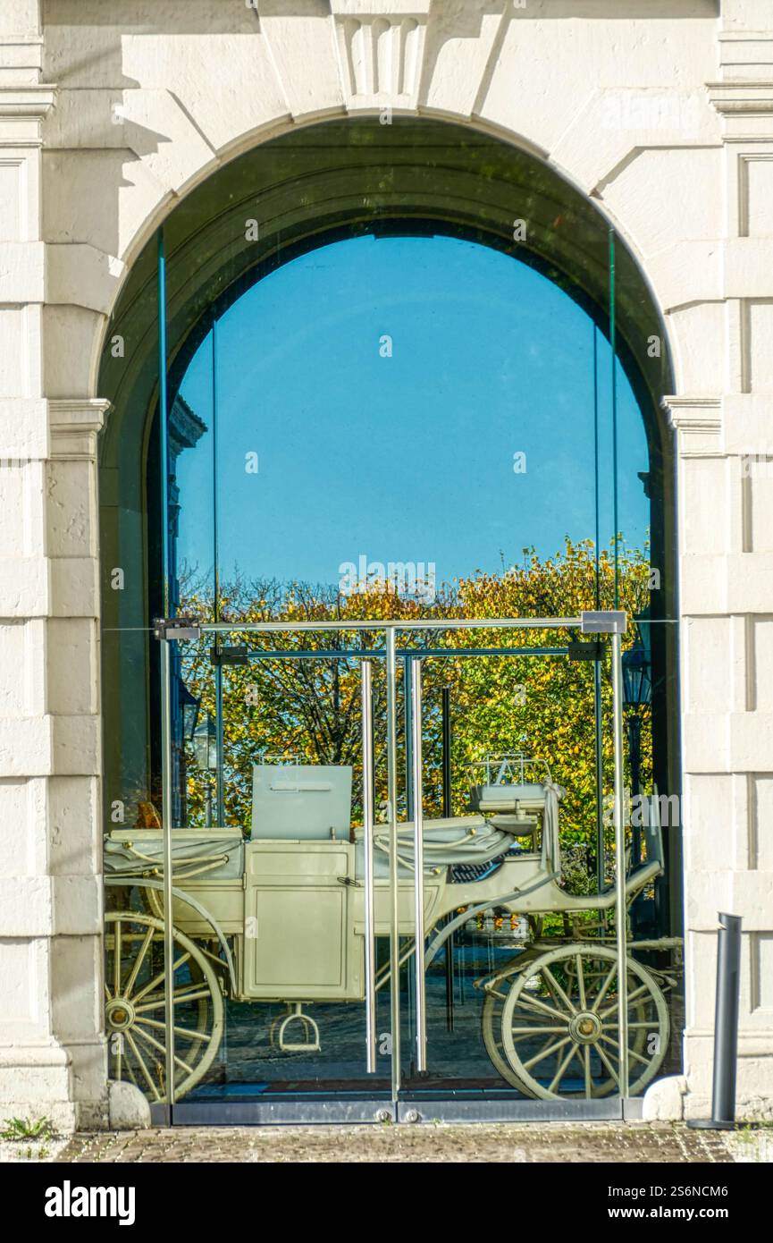 Castello storico e carrozza a Bensberg Foto Stock