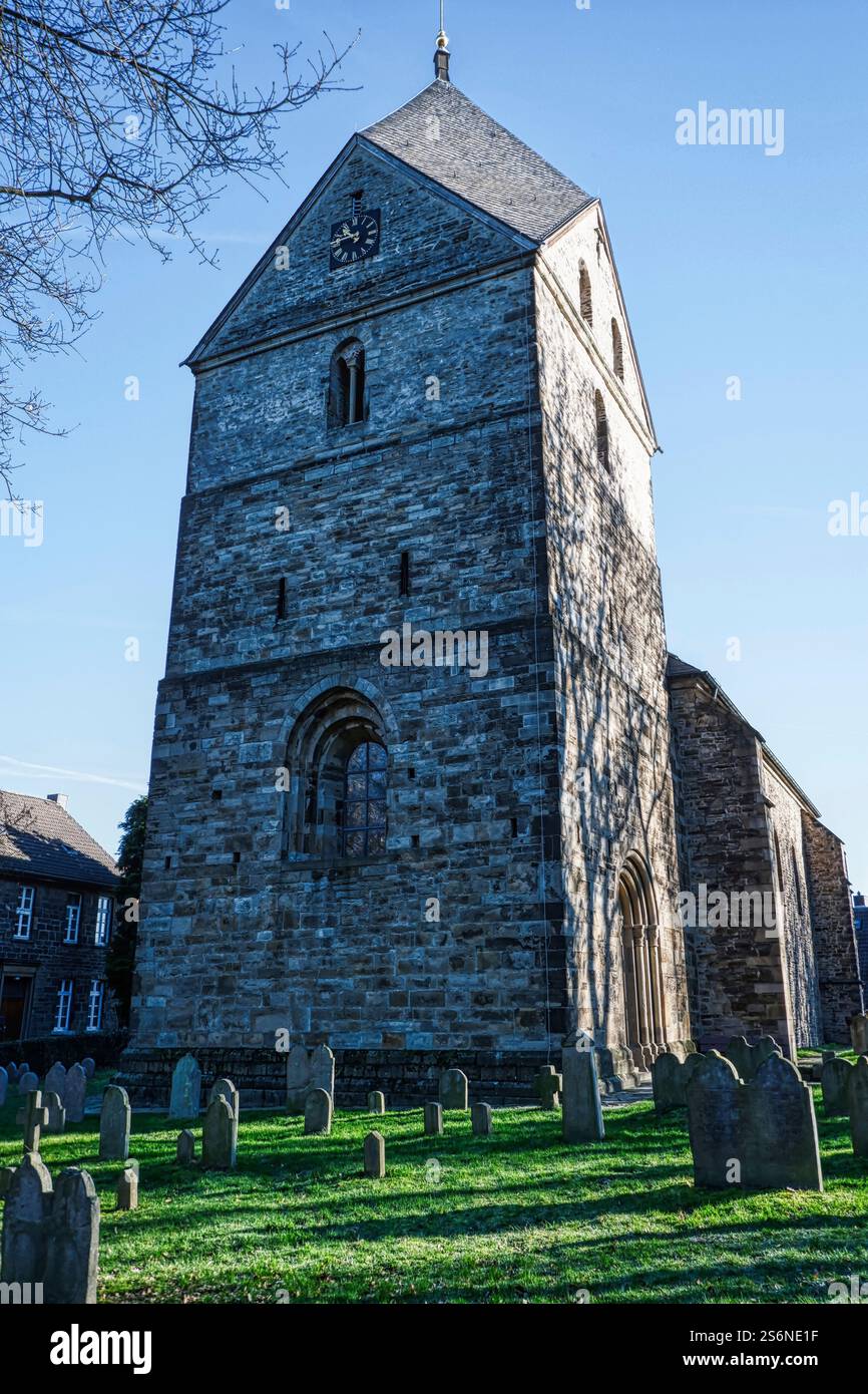 Storica chiesa romanica a Syburg, vicino a Dortmund Foto Stock