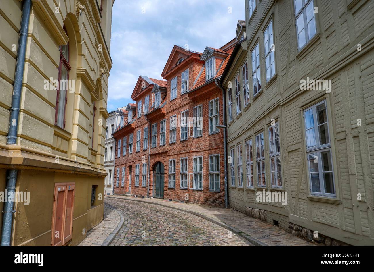 Strada storica nel centro storico di Schwerin Foto Stock