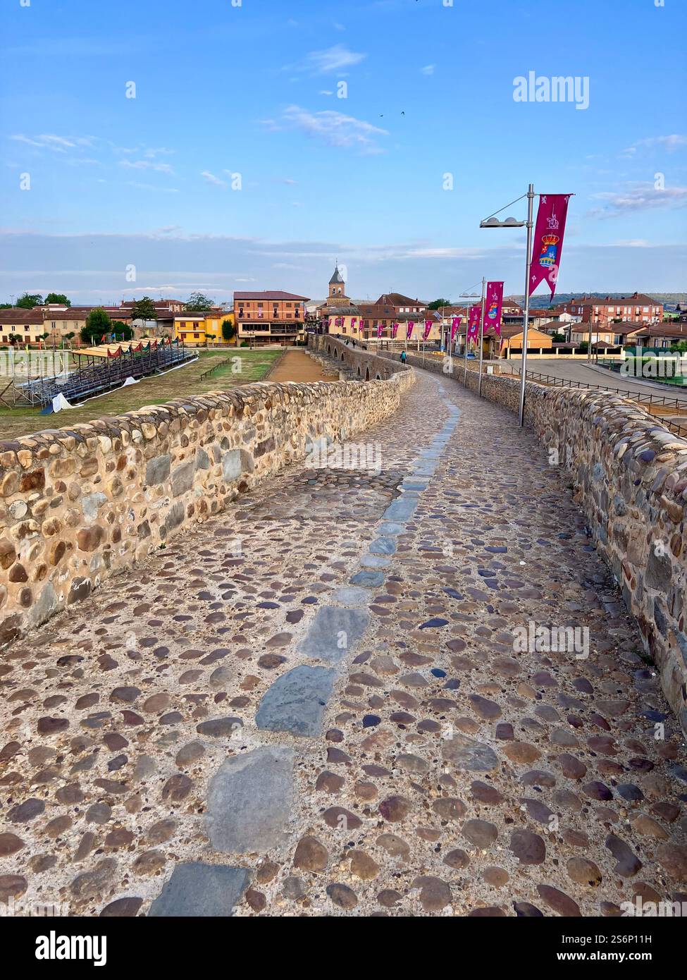 Puente y Hospital de Órbigo: Ponte sul fiume Órbigo, Suero de Quiñones, El Paso Honroso, il passo d'Onore Foto Stock