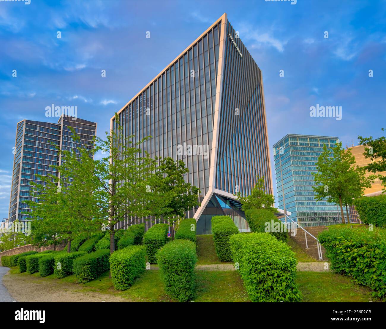 Europaviertel con le società Allen e Overy e Shearman e Sterling in primo piano, la cui straordinaria architettura caratterizza l'Altopiano di Kirchberg in Lussemburgo. Foto Stock