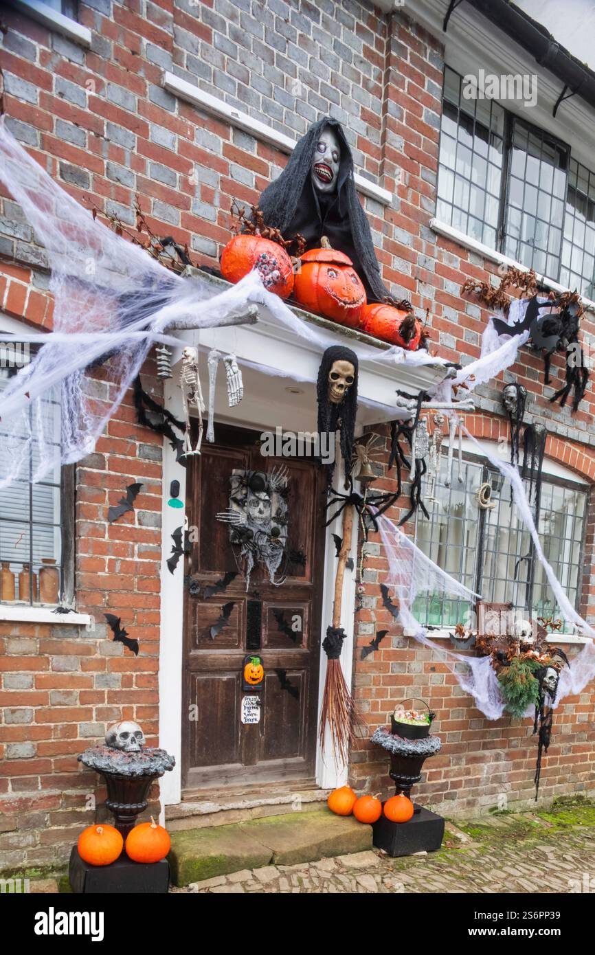 Inghilterra, Kent, Chiddingstone, villaggio di Chiddingstone, decorazioni di Halloween Foto Stock