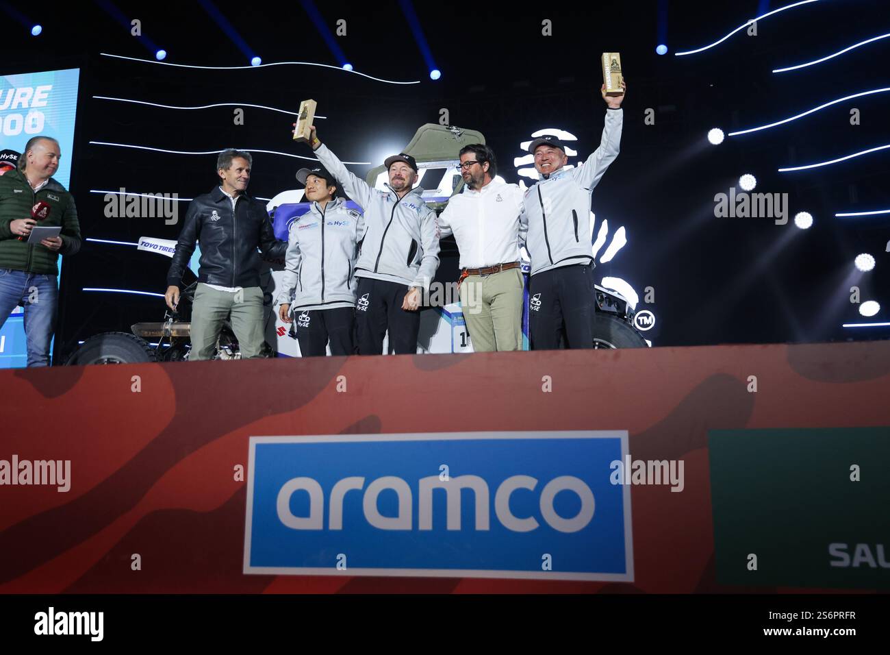 1030 IKEMACHI Yoshio (jpn), MARQUES Paulo (prt), Hyse-X1, Hyse, Dakar Future Mission 1000, CASTERA David, Direttore del Rally Dakar, ritratto durante la cerimonia e podio finale della Dakar 2025 il 17 gennaio 2025 a Subaytah, Arabia Saudita Foto Stock