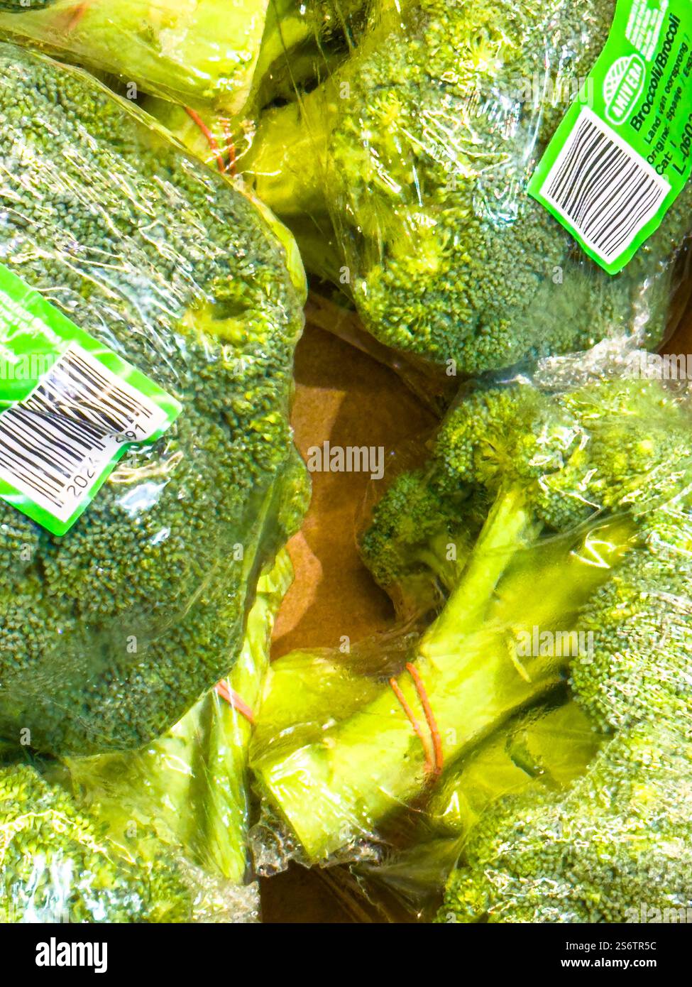 Broccoli in imballaggi di plastica Foto Stock