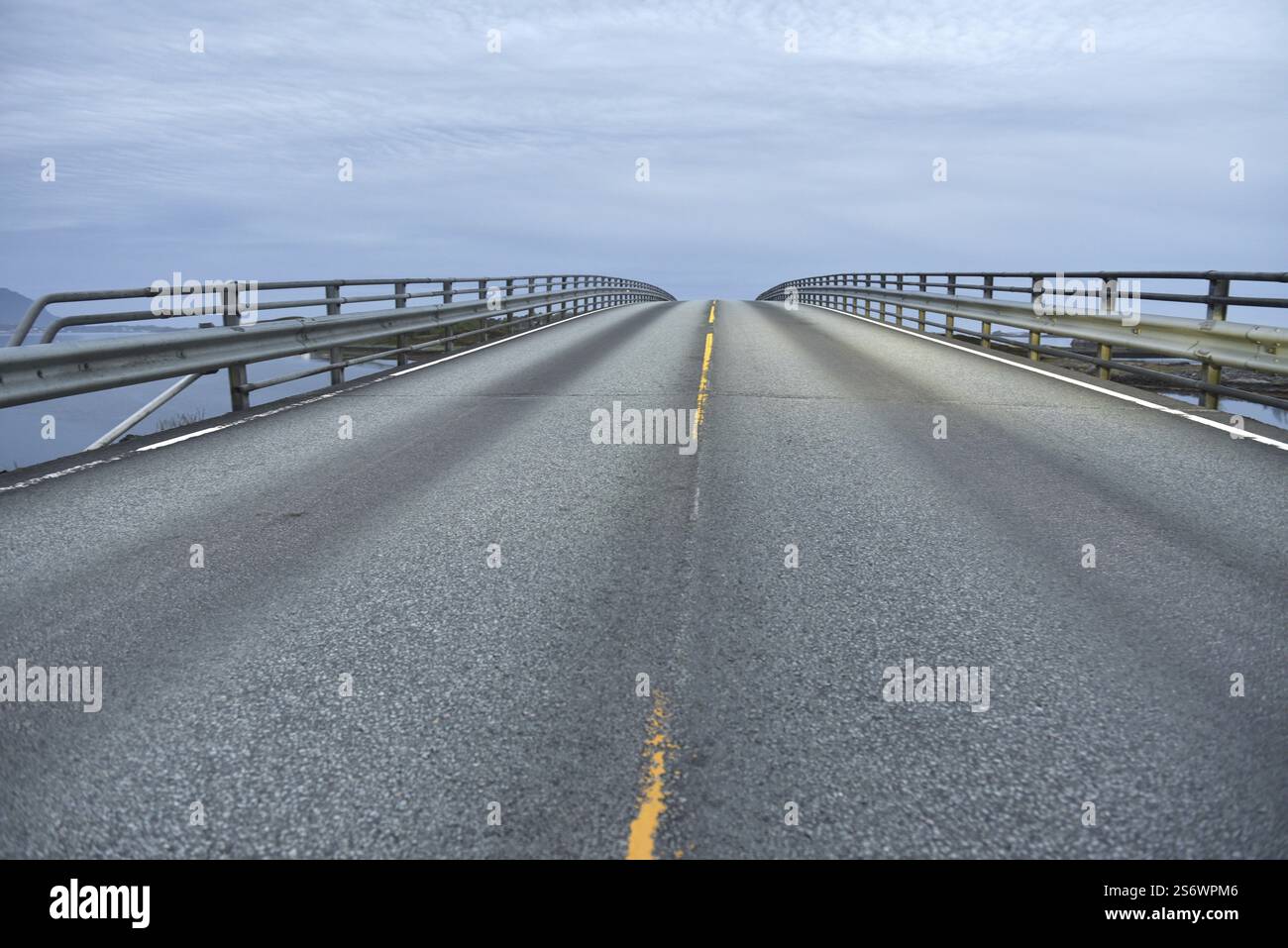 La Atlantic Road, strada di campagna in Norvegia Foto Stock