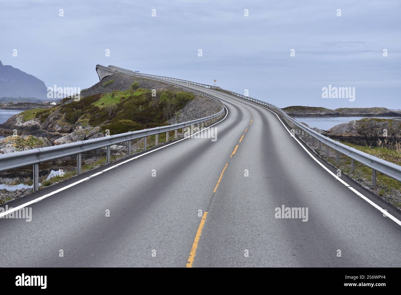 La Atlantic Road, strada di campagna in Norvegia Foto Stock