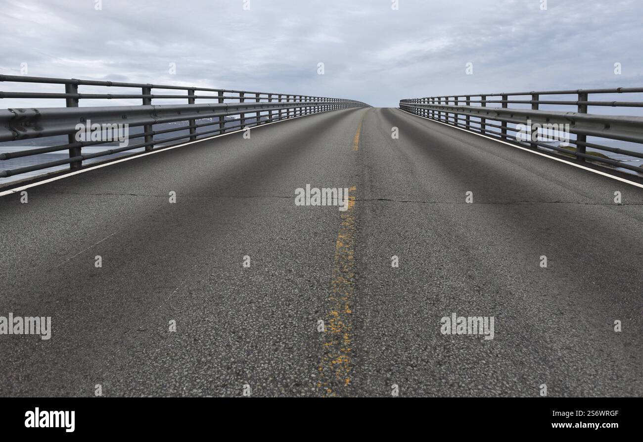 La Atlantic Road, strada di campagna in Norvegia Foto Stock