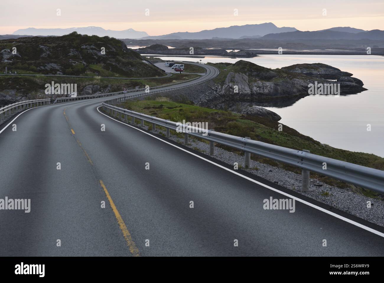 La Atlantic Road, strada di campagna in Norvegia Foto Stock