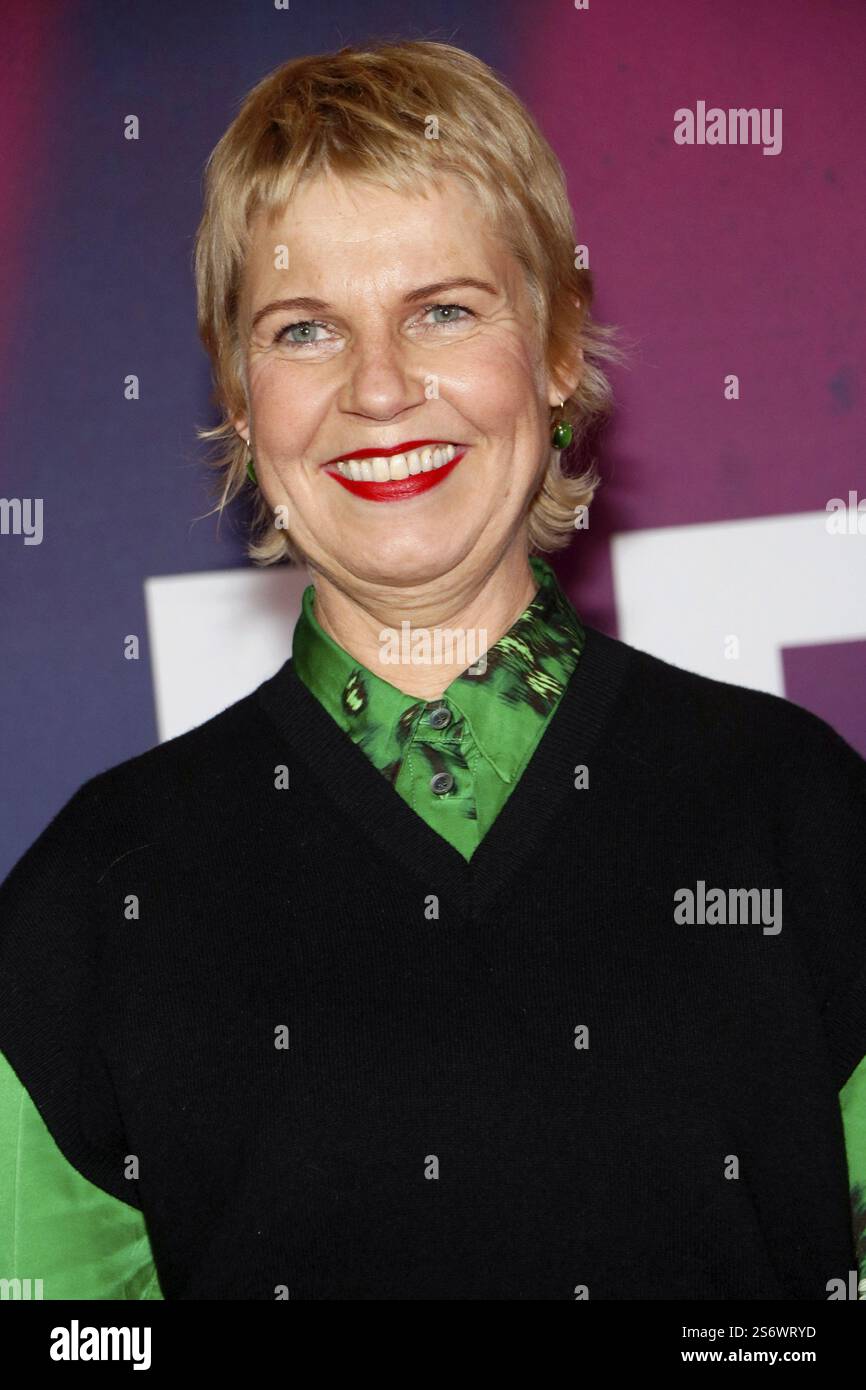 Cordula Stratmann alla prima della prima stagione della serie ARD di fascia alta Un POSTO MIGLIORE al cinema nella Kulturbrauerei di Berlino il 16 giugno Foto Stock