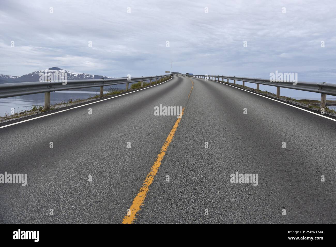 La Atlantic Road, strada di campagna in Norvegia Foto Stock