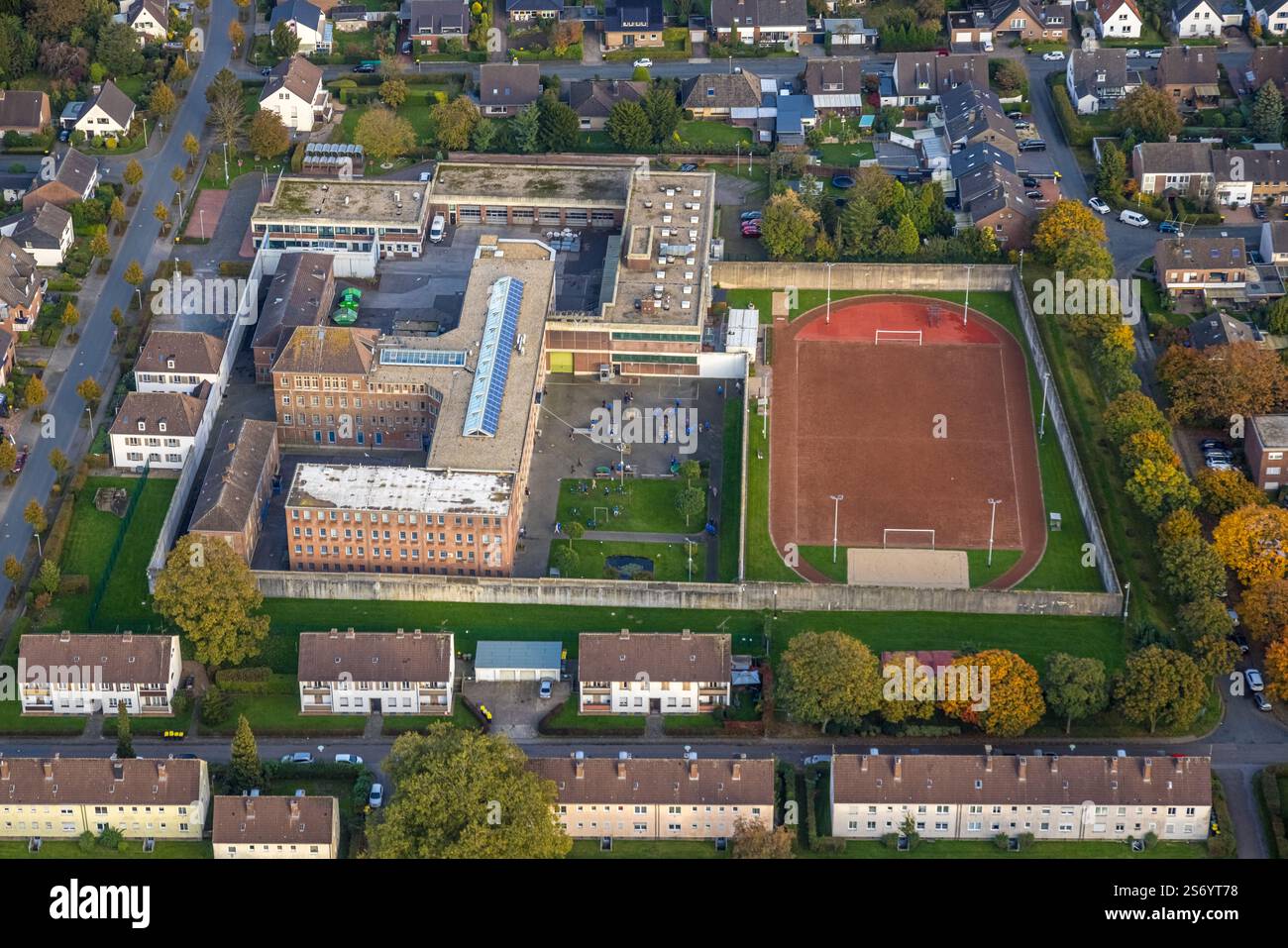 Vista aerea, prigione di Kleve con campo sportivo, zona residenziale di Märkische Straße, Kleve, bassa Renania, Renania settentrionale-Vestfalia, Germania Foto Stock