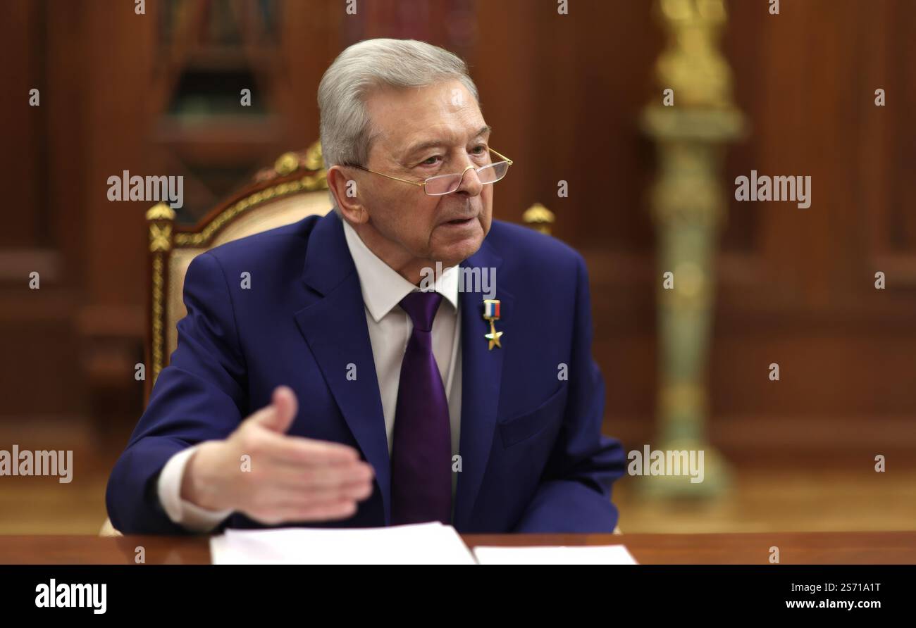 Mosca, Russia. 18 gennaio 2025. Centro nazionale di ricerca medica per Endocrinologia Ivan Dedov, osservazioni durante un incontro uno a uno con il presidente russo Vladimir Putin, al Cremlino, 18 gennaio 2025 a Mosca, Russia. Crediti: Gavriil Grigorov/piscina del Cremlino/Alamy Live News Foto Stock