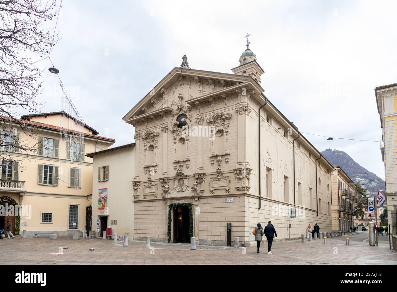 Lugano, Svizzera - 22 dicembre 2024: La storica Chiesa di San Rocco, capolavoro barocco nel cuore della città Foto Stock