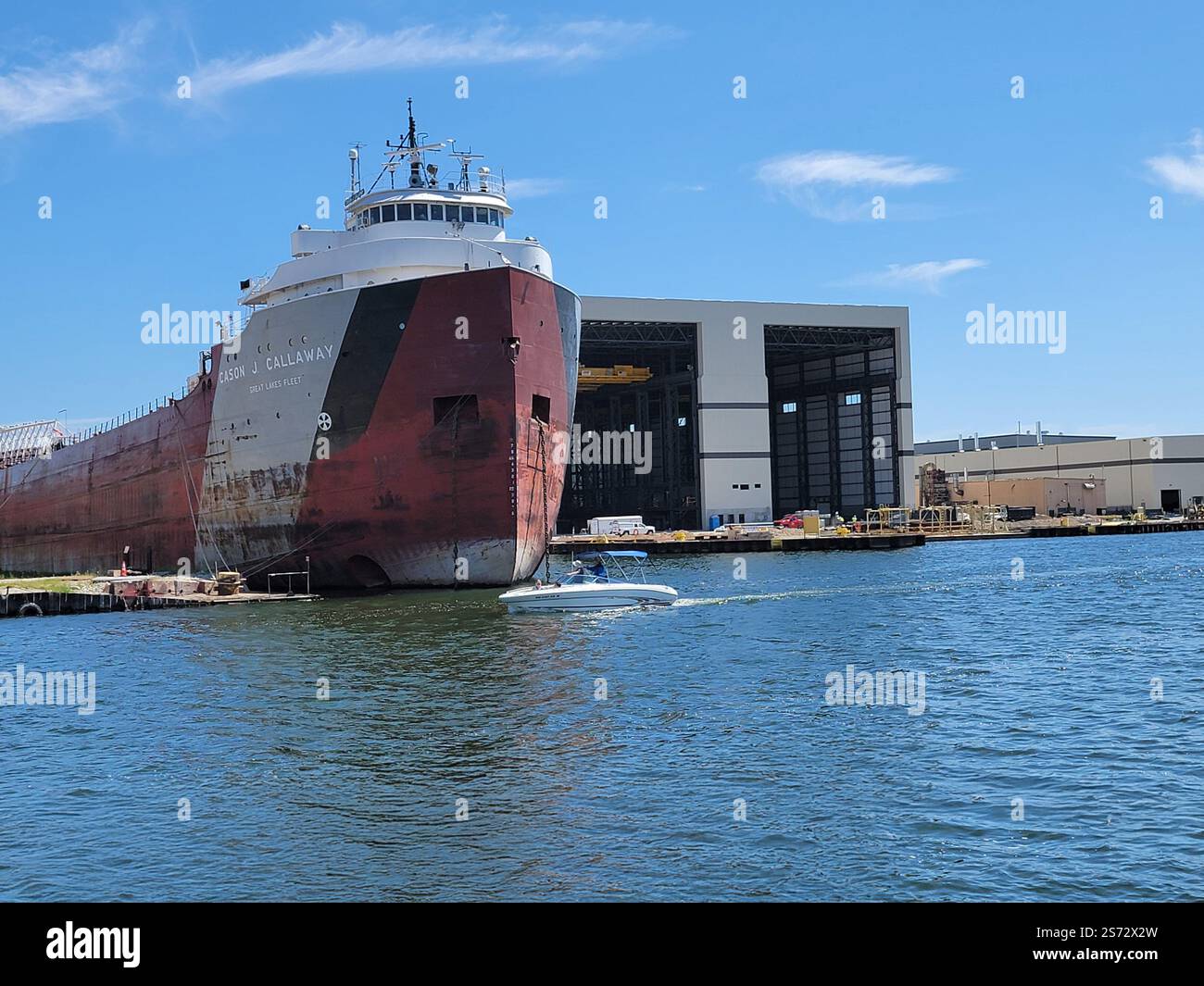 Cantiere navale di Sturgeon Bay e bacino di carenaggio per Lake Freighters, Door County, Wisconsin. Un Lake Freighter è attraccato presso l'impianto di riparazione. Foto Stock