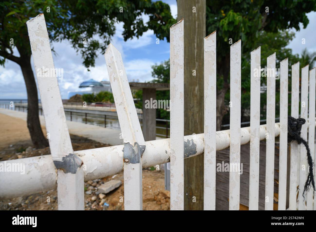 L'icona dei mari vista dietro una recinzione a Roatan, Honduras Foto Stock