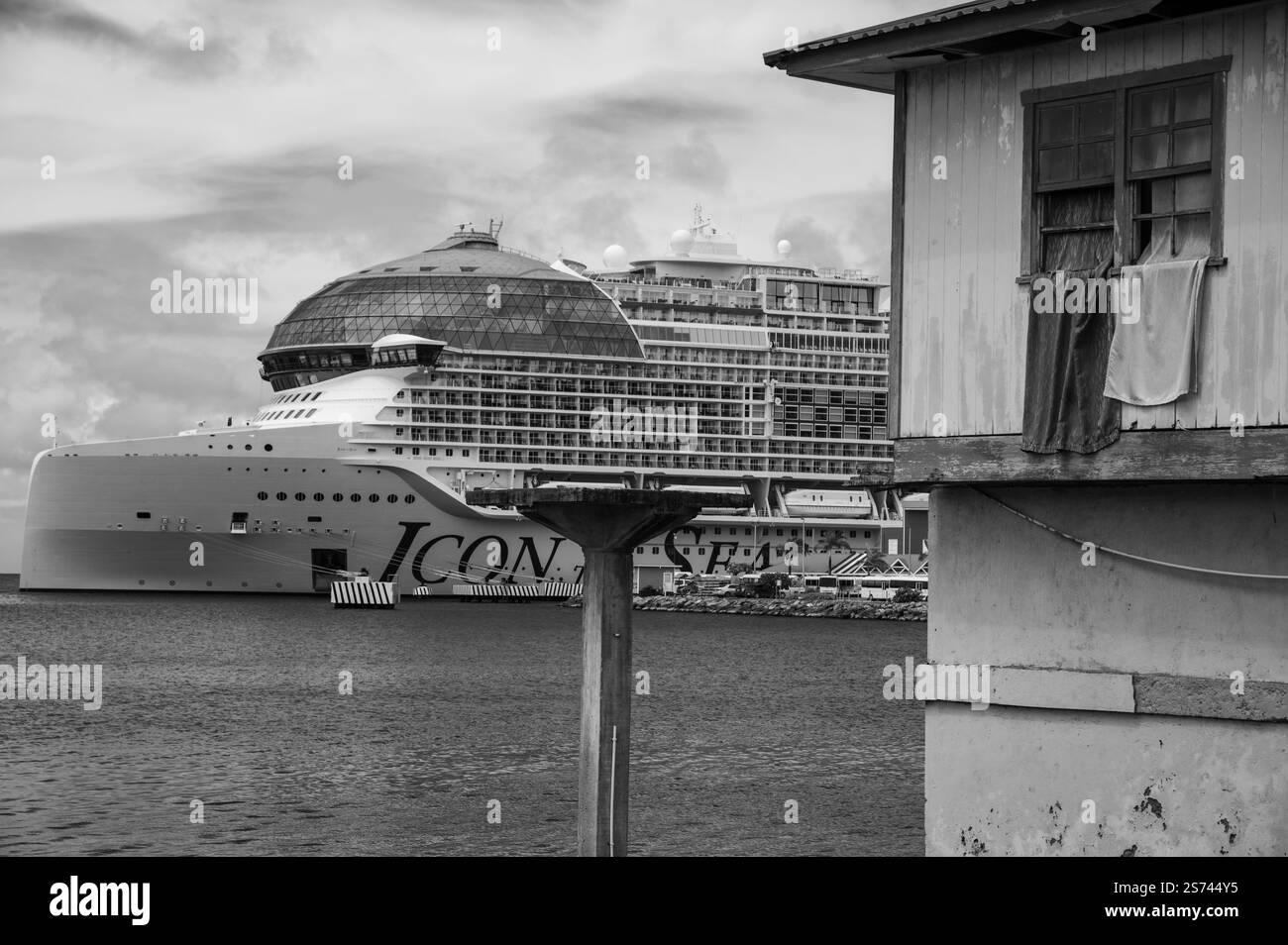 L'icona dei mari dei Caraibi reali nel porto di Roatan Foto Stock