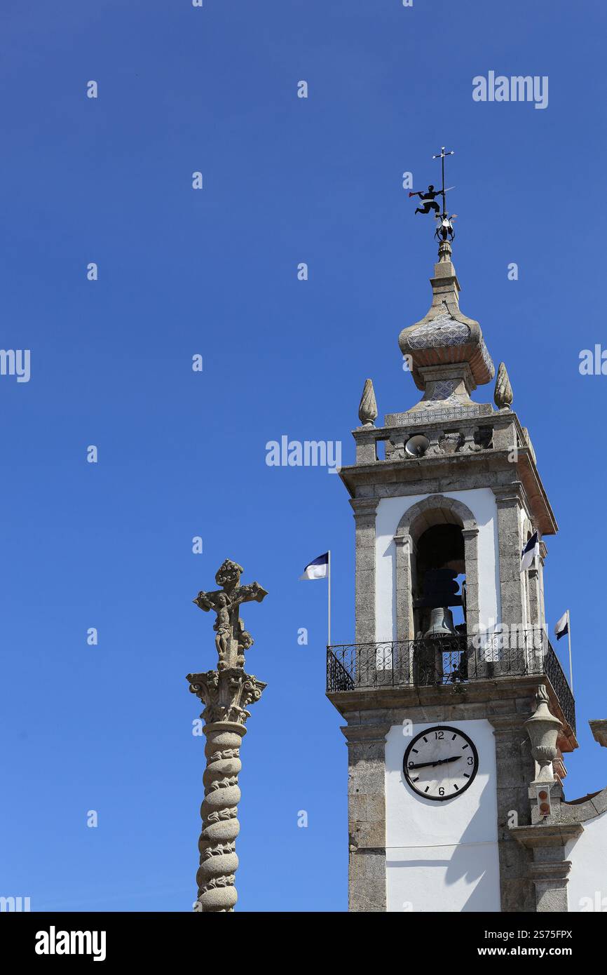 Seixas, Portogallo - 12 aprile 2024: Igreja Matriz de São Bento, o Chiesa di San Benedetto, è un punto di riferimento religioso chiave a Seixas, Portogallo Foto Stock