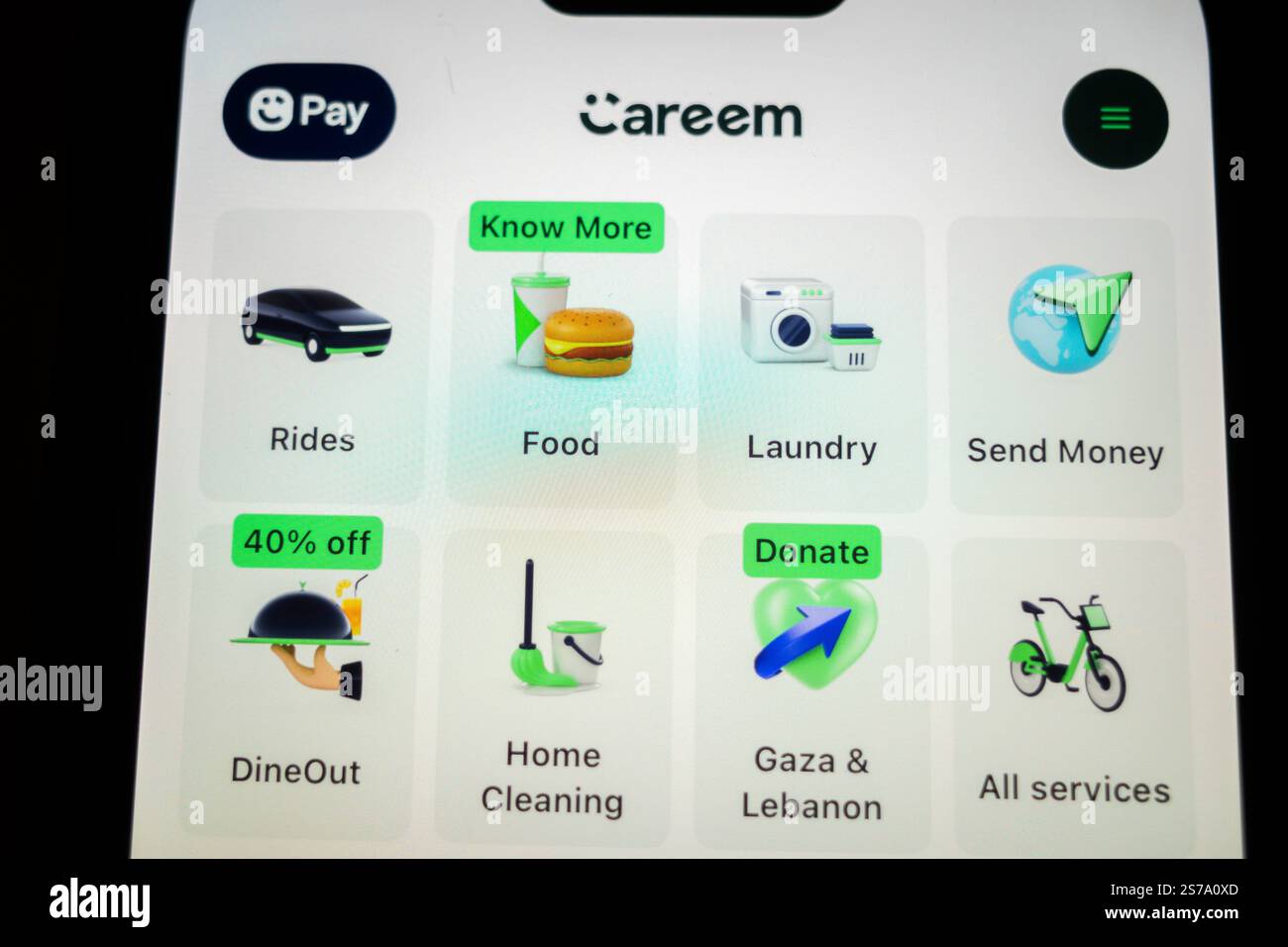 Emirati Arabi Uniti. 12 gennaio 2025. Careem App, che offre servizi Careem Plus negli Emirati Arabi Uniti. Careem è una piattaforma leader per il trasporto e la distribuzione di merci in Medio Oriente, Nord Africa, Pakistan e Turchia. Fondata nel 2012 e ora di proprietà di Uber, Careem offre una vasta gamma di servizi, tra cui ridesharing, consegna di generi alimentari e alimentari, servizi di corriere e pagamenti digitali. Con la missione di semplificare la vita e potenziare le comunità, Careem è diventata un attore chiave nell'ecosistema dei trasporti e della logistica della regione, fornendo una soluzione affidabile e accessibile Foto Stock