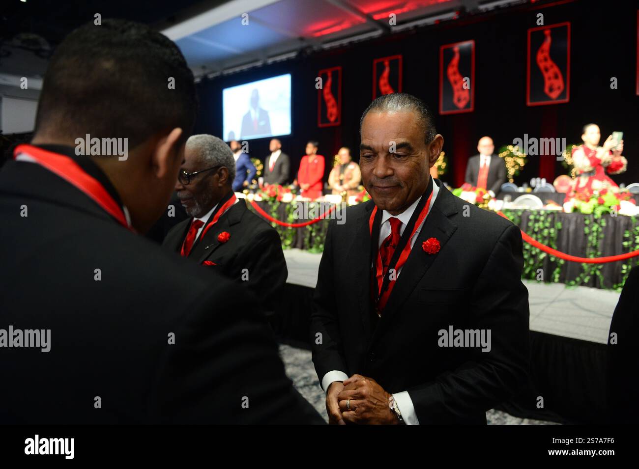 Miami Beach, Florida, Stati Uniti. 18 gennaio 2025. Il Dr. Rudolph Moise partecipa alla 32a edizione annuale del 5000 di Excellence Foundation Dr. Martin Luther King Jr. Borsa di studio colazione al Miami Beach Convention Center il 18 gennaio 2025 a Miami Beach, Florida. Crediti: Mpi10/Media Punch/Alamy Live News Foto Stock Miami Beach, Florida, Stati Uniti. 18 gennaio 2025. Il Dr. Rudolph Moise partecipa alla 32a edizione annuale del 5000 di Excellence Foundation Dr. Martin Luther King Jr. Borsa di studio colazione al Miami Beach Convention Center il 18 gennaio 2025 a Miami Beach, Florida. Crediti: Mpi10/Media Punch/Alamy Live News Foto Stock