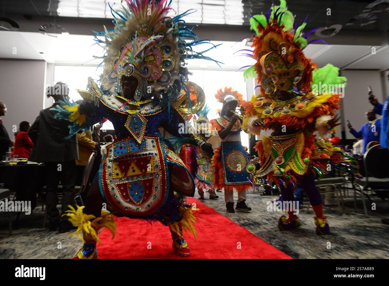 Miami Beach, Florida, Stati Uniti. 18 gennaio 2025. Atmosfera della sfilata di Junkanoo durante la 32a edizione annuale del Dr. Martin Luther King Jr. Della Fondazione di eccellenza 5000, colazione al Miami Beach Convention Center il 18 gennaio 2025 a Miami Beach, Florida. Crediti: Mpi10/Media Punch/Alamy Live News Foto Stock Miami Beach, Florida, Stati Uniti. 18 gennaio 2025. Atmosfera della sfilata di Junkanoo durante la 32a edizione annuale del Dr. Martin Luther King Jr. Della Fondazione di eccellenza 5000, colazione al Miami Beach Convention Center il 18 gennaio 2025 a Miami Beach, Florida. Crediti: Mpi10/Media Punch/Alamy Live News Foto Stock