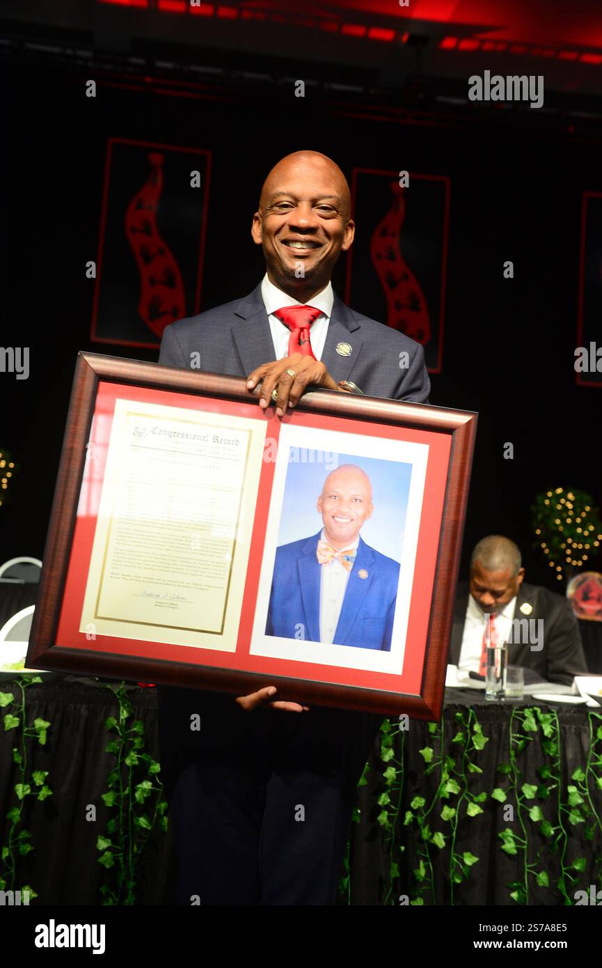 Miami Beach, Florida, Stati Uniti. 18 gennaio 2025. Oliver G. Gilbert, III, Miami Dade County Commissioner frequenta il 32° Annual Dr. Martin Luther King, Jr. Della Excellence Foundation 5000 colazione al Miami Beach Convention Center il 18 gennaio 2025 a Miami Beach, Florida. Crediti: Mpi10/Media Punch/Alamy Live News Foto Stock Miami Beach, Florida, Stati Uniti. 18 gennaio 2025. Oliver G. Gilbert, III, Miami Dade County Commissioner frequenta il 32° Annual Dr. Martin Luther King, Jr. Della Excellence Foundation 5000 colazione al Miami Beach Convention Center il 18 gennaio 2025 a Miami Beach, Florida. Crediti: Mpi10/Media Punch/Alamy Live News Foto Stock