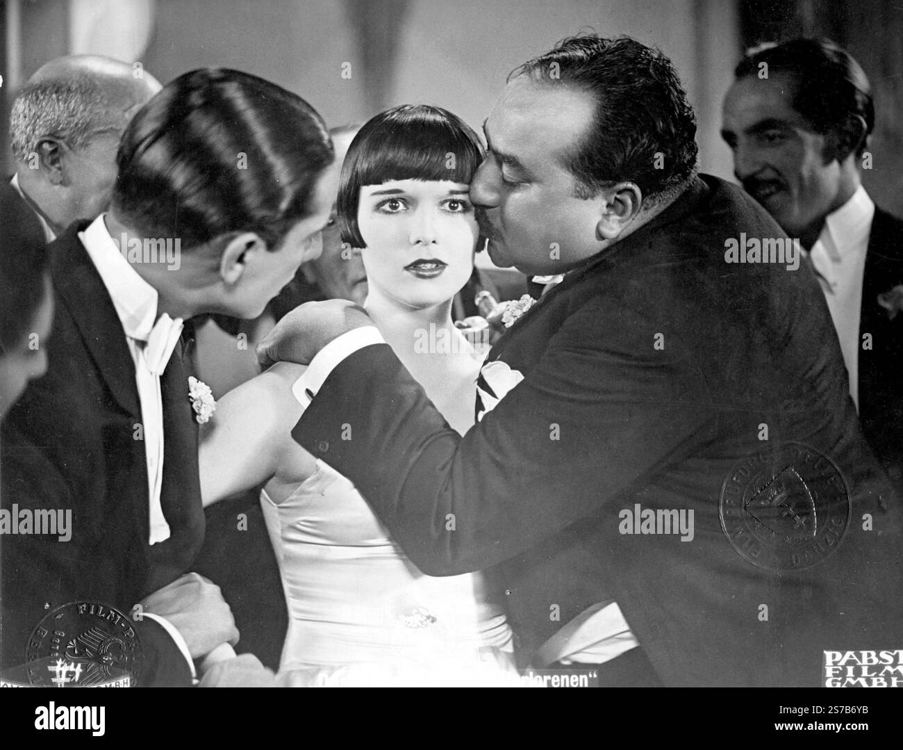 KURT GERRON e LOUISE BROOKS in DIARY OF A LOST GIRL (1929) - titolo originale: TAGEBUCH EINER VERLORENEN -, diretto da GEORG WILHELM PABST. Crediti: G.W. PABST FILM GMBH, BERLINO / album Foto Stock