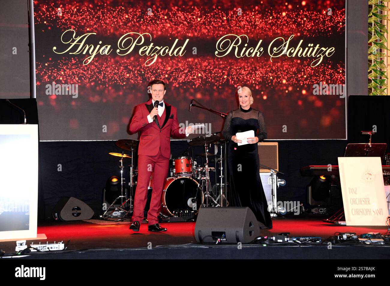 Rick Schütze e Anja Petzold beim Presseball Berlin 2025 im Titanic Chaussee Hotel. Berlino, 18.01.2025 *** Rick Schütze e Anja Petzold al Berlin 2025 Press Ball al Titanic Chaussee Hotel Berlin, 18 01 2025 foto:Xn.xKubelkax/xFuturexImagex presseball_5175 Foto Stock