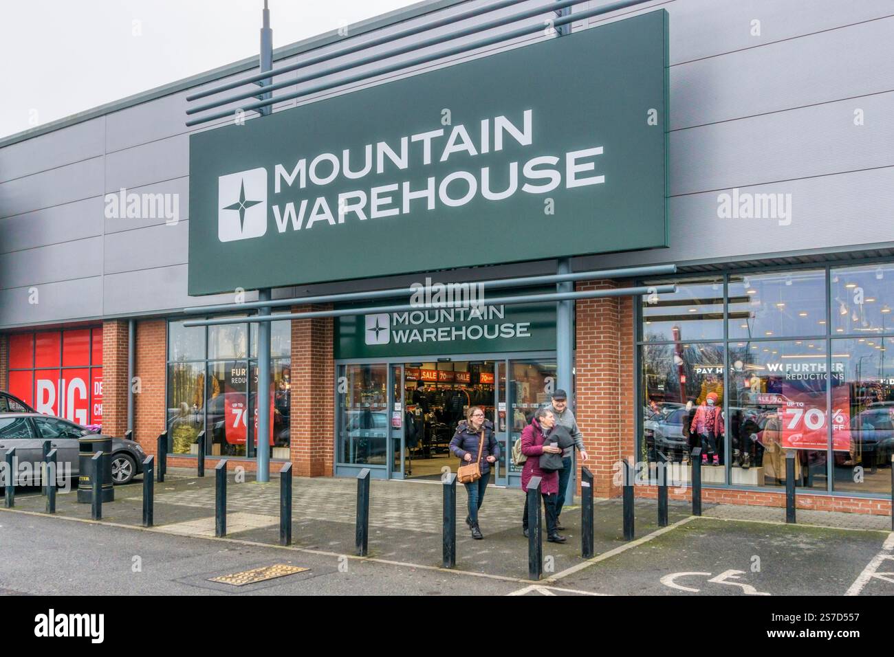 Una filiale del Mountain Warehouse, negozi di abbigliamento e attrezzature all'aperto a King's Lynn, Norfolk. Foto Stock