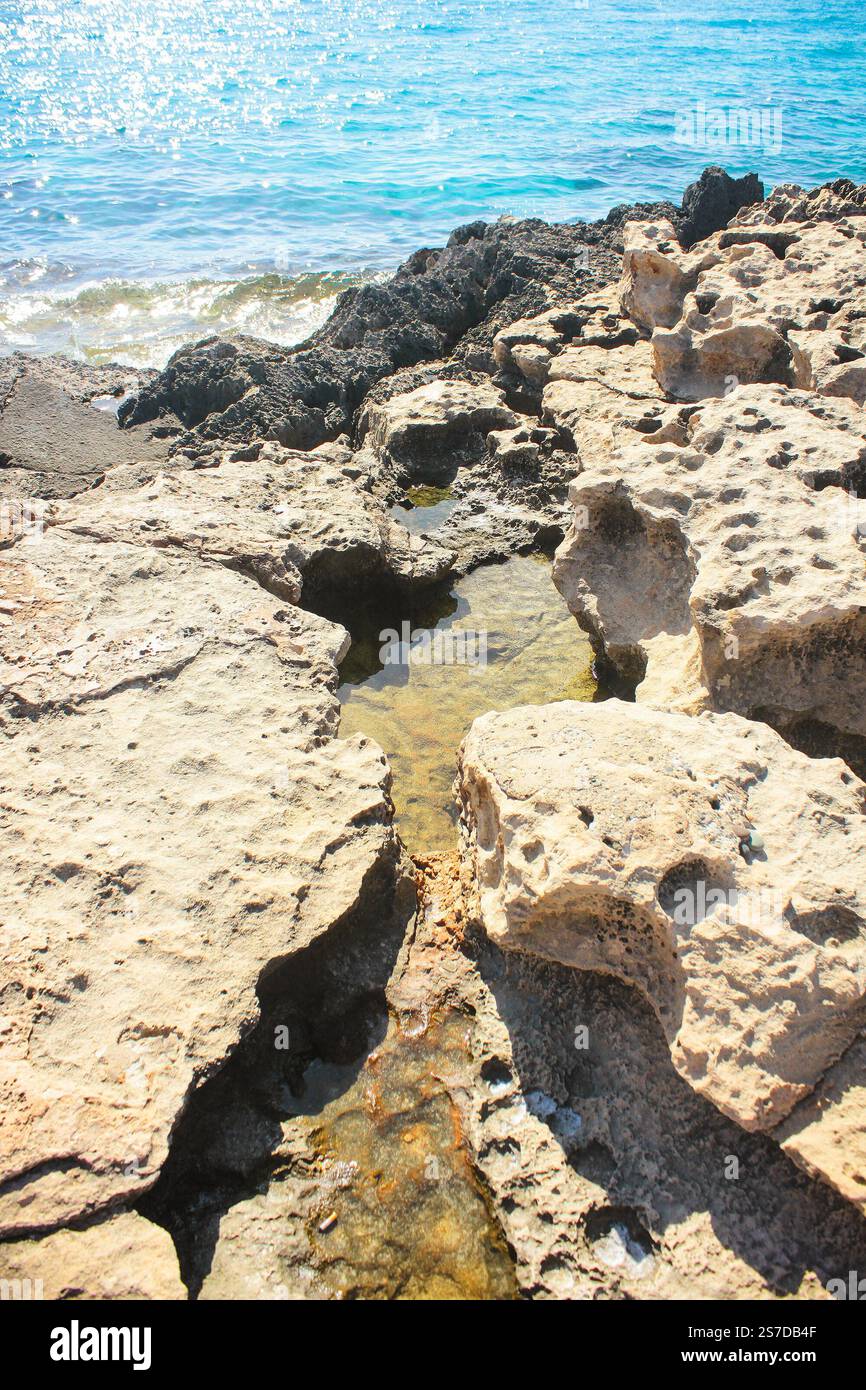 Formazione geologica con acqua piovana Foto Stock