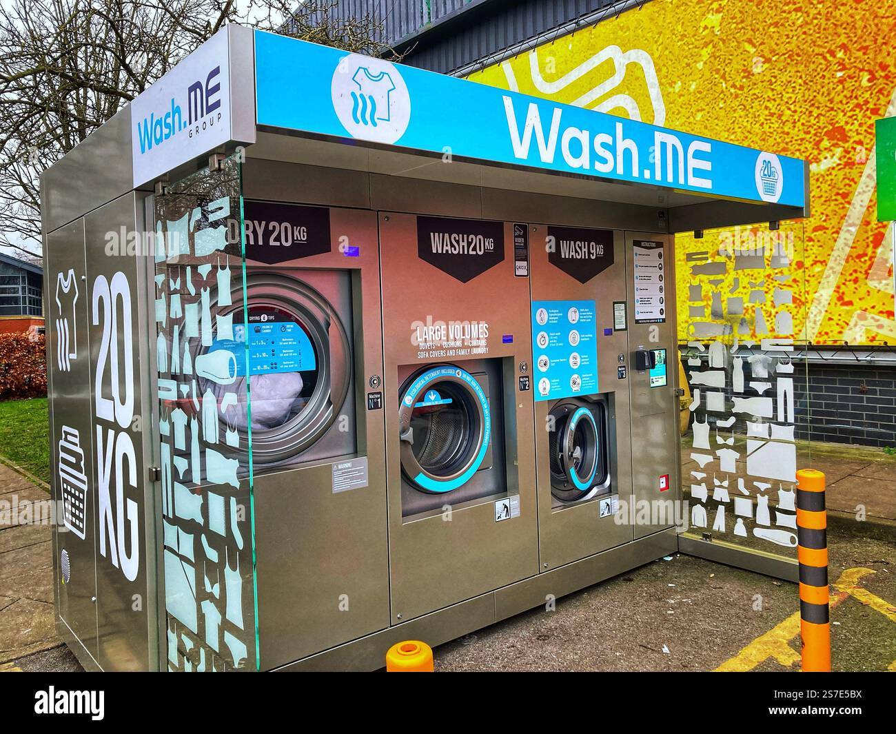 A Lavare. Lavanderia self-service ME, Orpington, Kent, Regno Unito Foto Stock