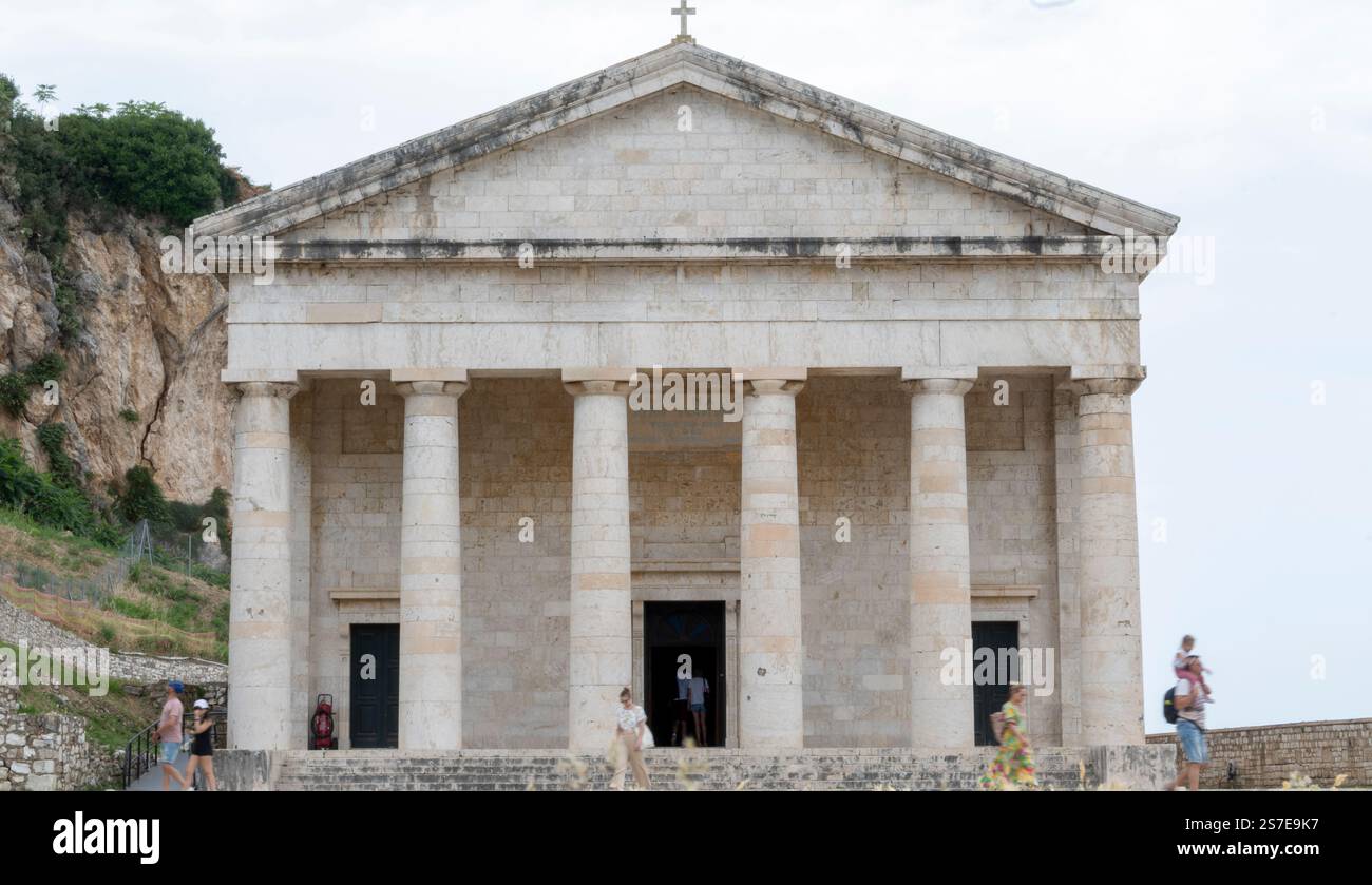 Vista frontale della Chiesa di San Giorgio. Fortezza vecchia, Corfù, Grecia Foto Stock