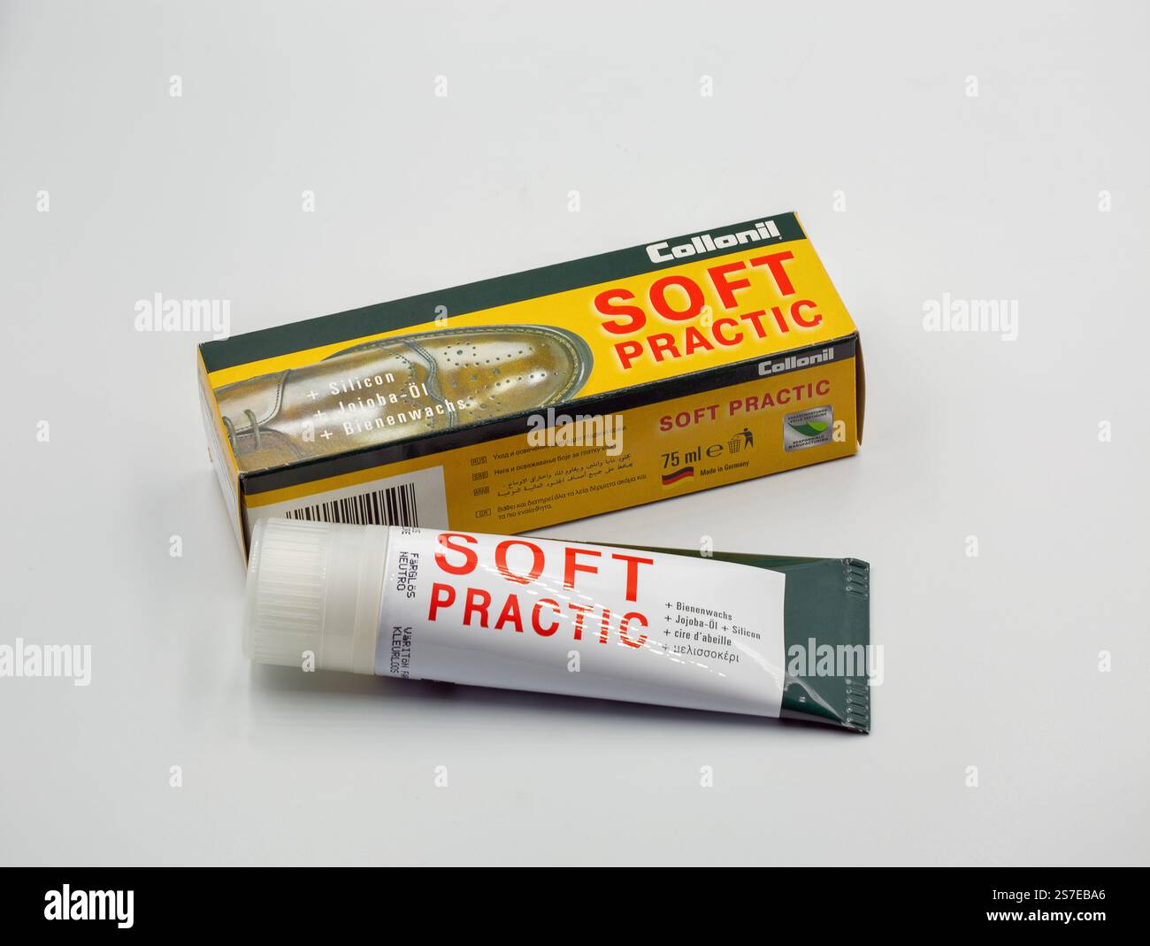 Kiev, Ucraina - 16 agosto 2024: Studio Shoot of Collonil Soft Practic Shoot Care cream closeup on White. Foto Stock