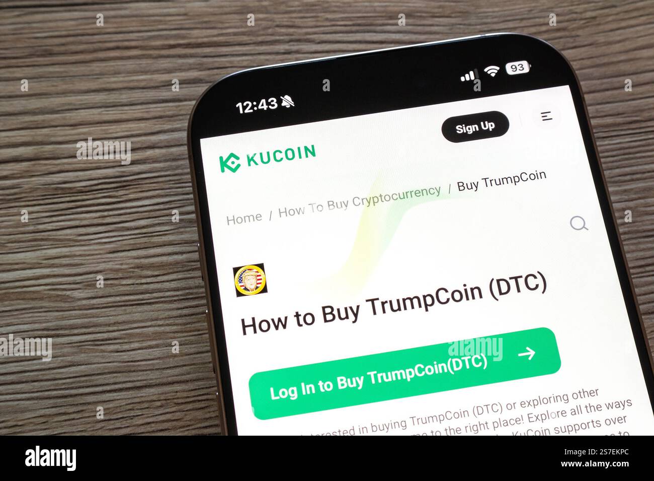 OSTRAVA, CECHIA - 19 GENNAIO 2025: Sito web di KuCoin con articolo su come acquistare criptovaluta TrumpCoin DTC non ufficiale Foto Stock