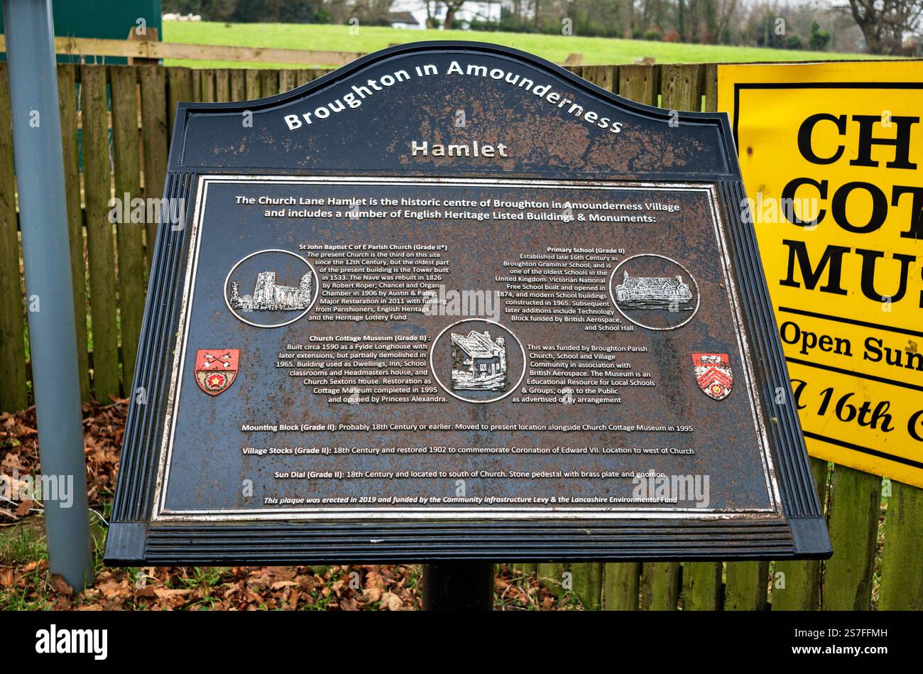 Bacheca per la frazione di Broughton ad Amounderness, Lancashire. Foto Stock
