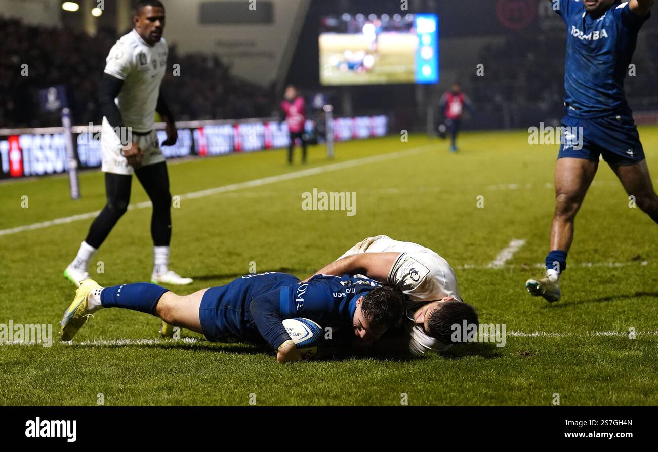 Tom Roebuck di sale Sharks segna la prima meta della partita durante la partita della Investec Champions Cup all'AJ Bell Stadium di Salford. Data foto: Domenica 19 gennaio 2025. Foto Stock