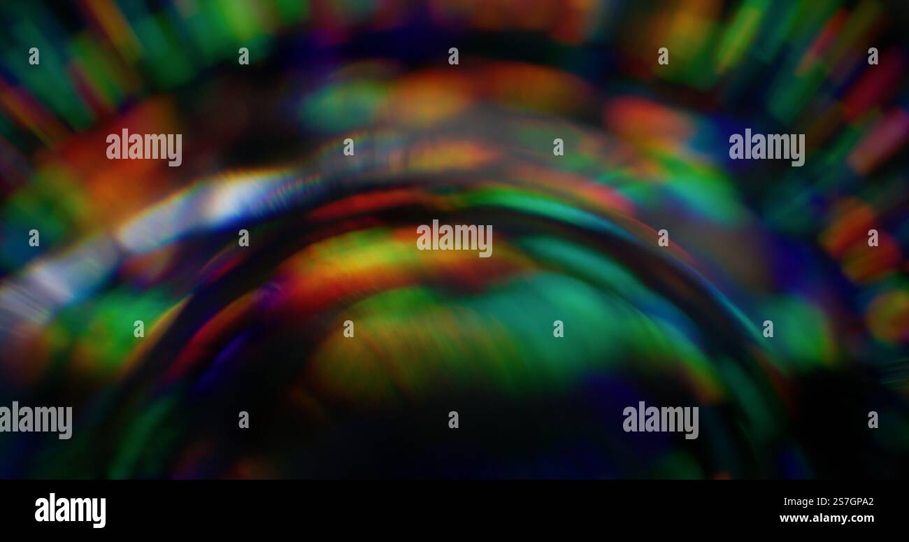 Lente arcobaleno sfocata. Effetto strobo. La luminosità luminosa trabocca di colore la luminosità festosa trasformando la luce della sorgente. Visione con distorsione arrotondata. Illuminazione a raggi di estinzione. Foto Stock