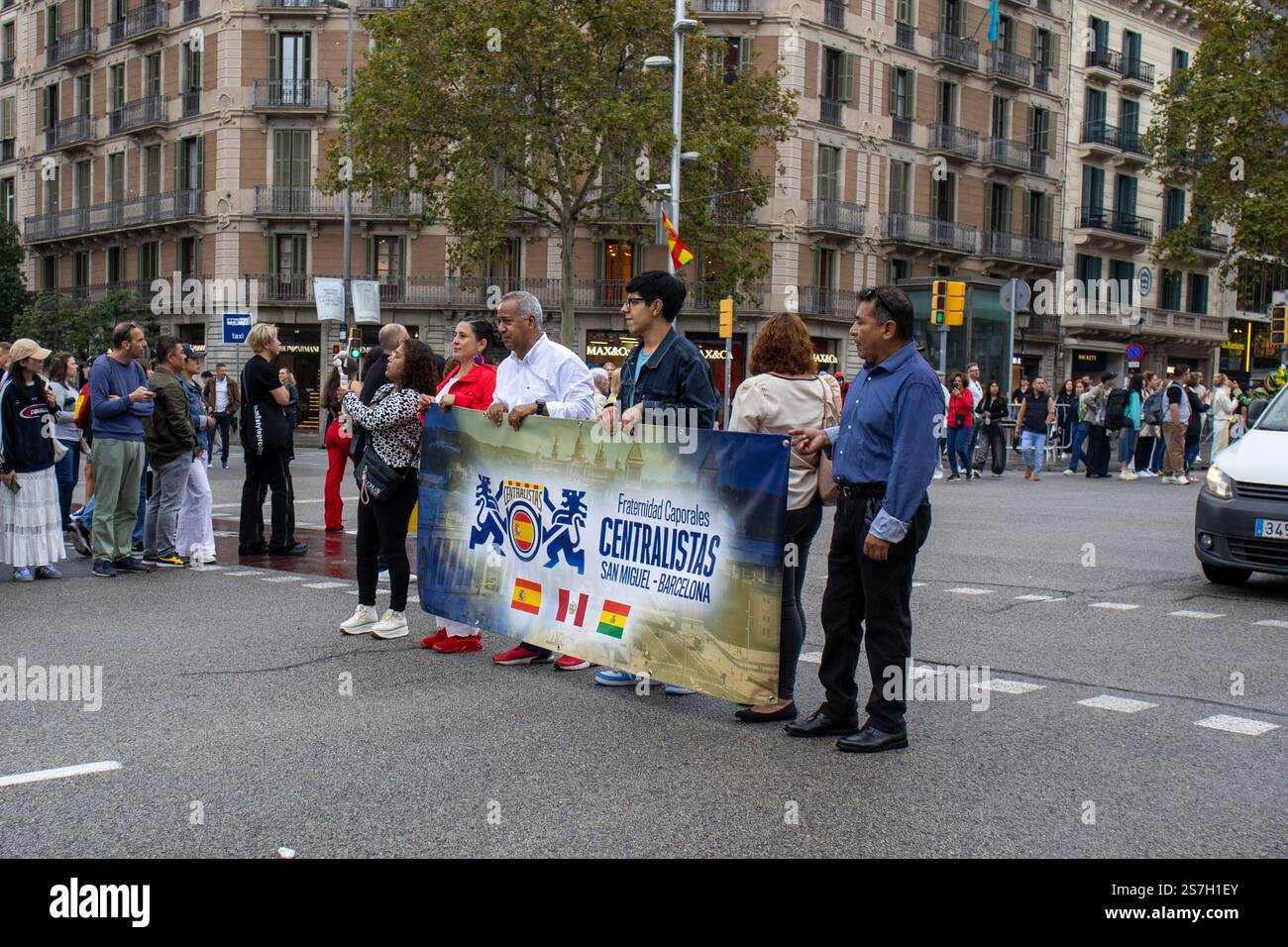 Partecipanti al carnevale folcloristico nel centro della città di Barcellona, Spagna Foto Stock