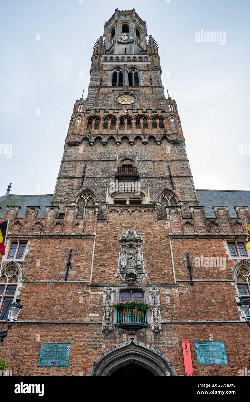 Bruges, Belgio - 27 settembre 2024: La vista sulla torre del Belfort a Bruges Foto Stock
