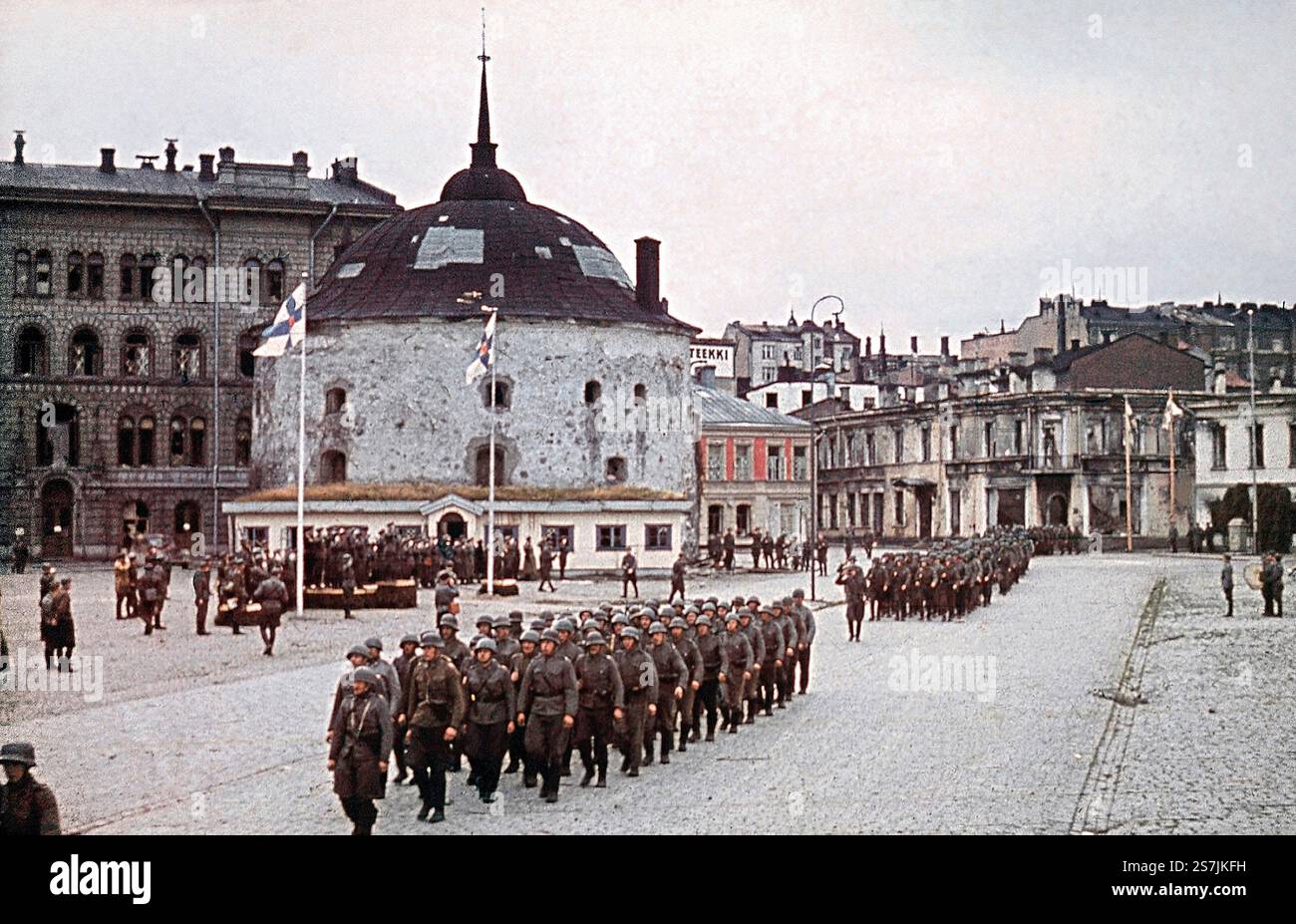 Una parata militare finlandese a Viipuri (Vyborg, Russia) 1941, dopo la sua riconquista. Foto Stock