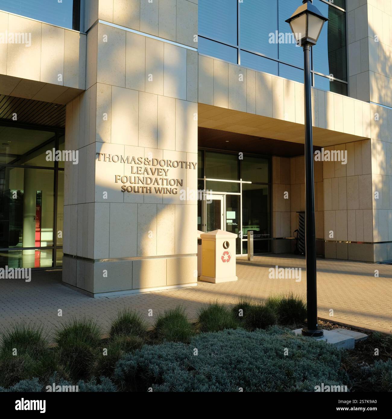 The Thomas and Dorothy Leavey Foundation South Wing del Sobrato Campus for Discovery and Innovation; Santa Clara University, Santa Clara California Foto Stock