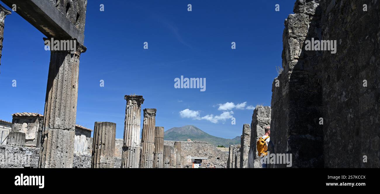 Il Tempio di Apollo all'ombra del Vesuvio Pompei, Italia Foto Stock