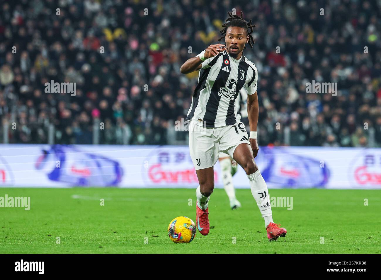 Khephren Thuram della Juventus FC visto in azione durante la partita di calcio di serie A 2024/25 tra Juventus FC e AC Milan allo stadio Allianz. Punteggio finale; Juventus 2:0 Milan Foto Stock