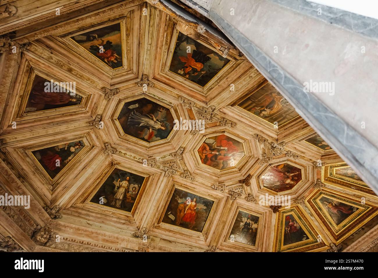 Sala della Cattedrale di Porto, opere d'arte a soffitto Foto Stock