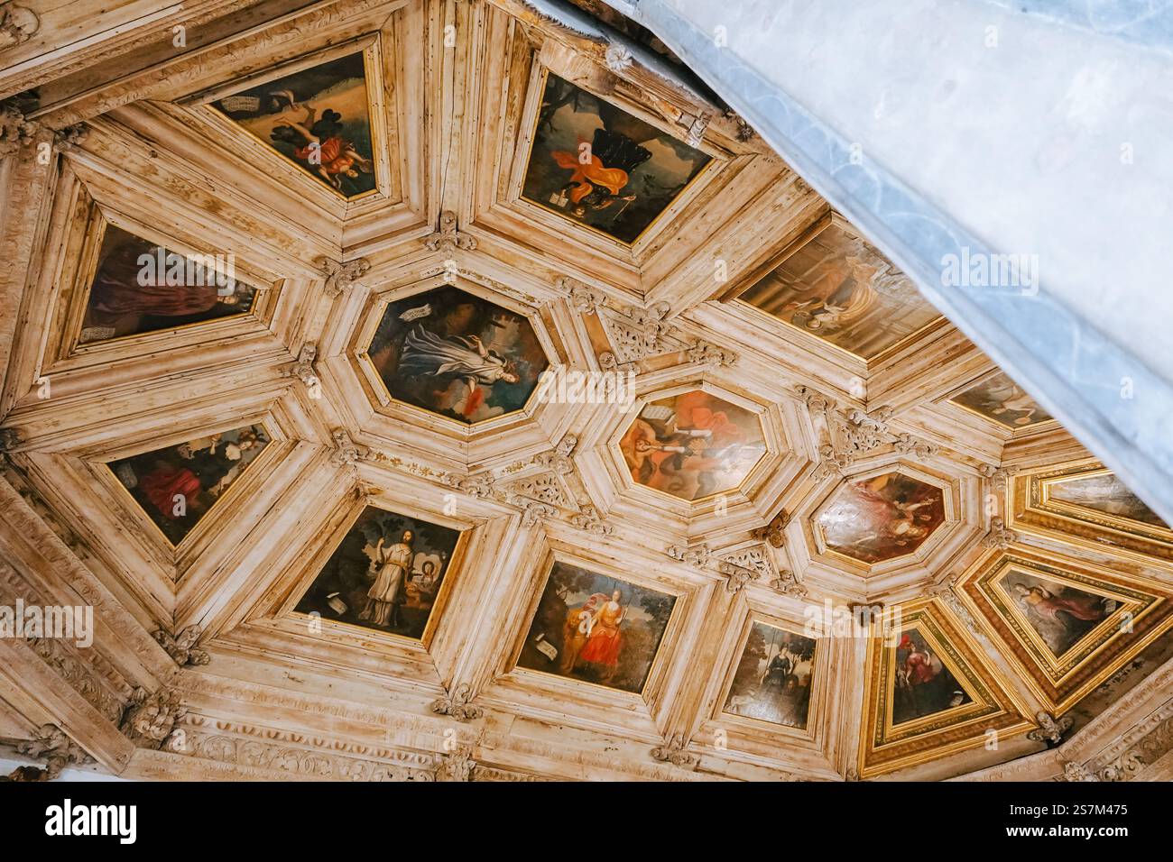 Sala della Cattedrale di Porto, opere d'arte a soffitto Foto Stock