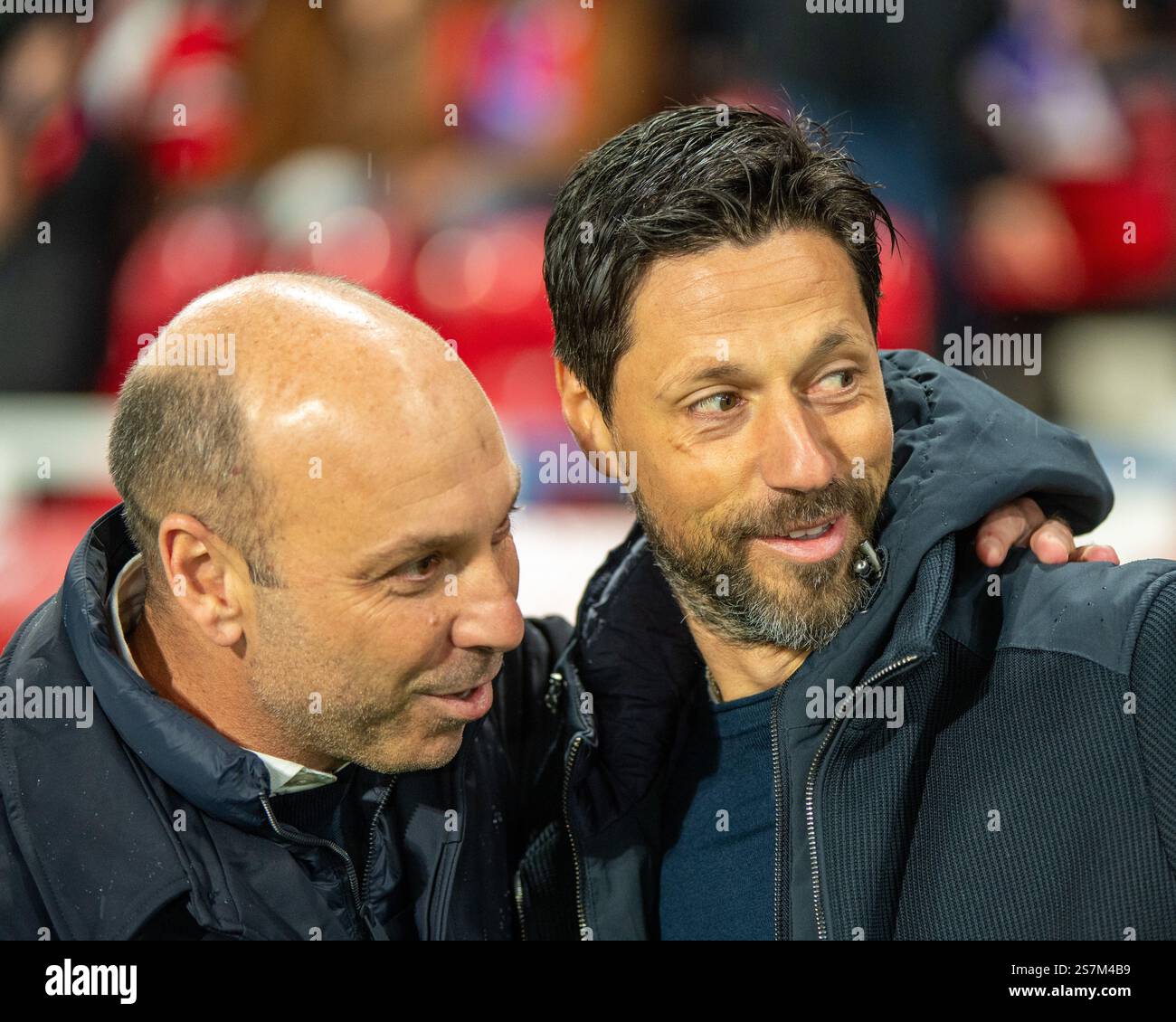 Barcelos, Guimaraes, Portogallo. 19 gennaio 2025. VITOR BRUNO(R) allenatore del Porto e BRUNO PINHEIRO(L) allenatore del Gil Vicente FC visto durante la partita della Liga Portugal Betclic 2024/25 tra Gil Vicente FC e FC Porto all'Estadio Cidade de Barcelos 19, gennaio 2025 a Barcelos, Portogallo. Crediti: ZUMA Press, Inc./Alamy Live News Foto Stock